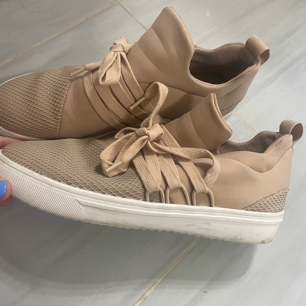 Steve Madden slip on tennis shoes